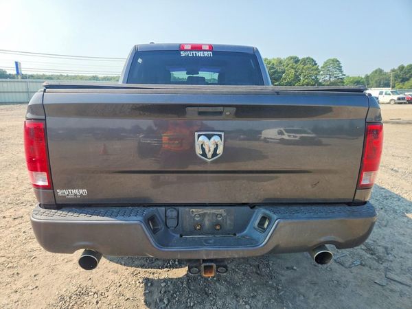 2014 RAM 1500 ST CREW CAB 4X2