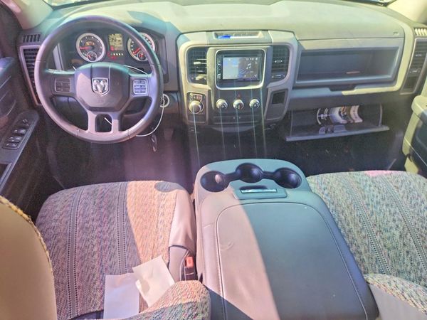 2014 RAM 1500 ST CREW CAB 4X2
