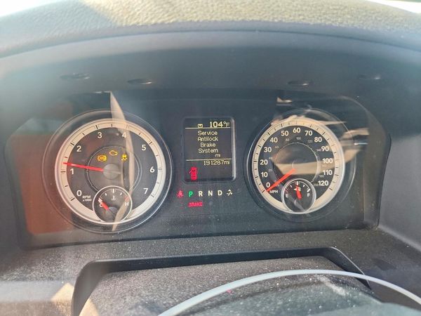 2014 RAM 1500 ST CREW CAB 4X2