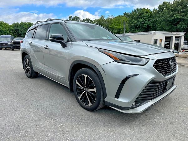 2022 TOYOTA HIGHLANDER XSE