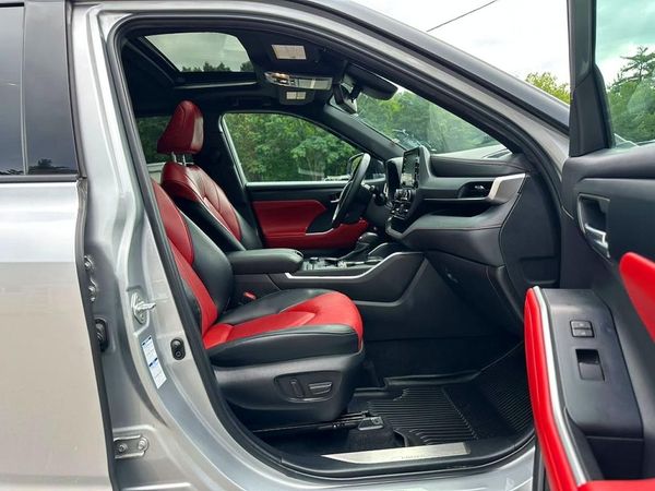 2022 TOYOTA HIGHLANDER XSE