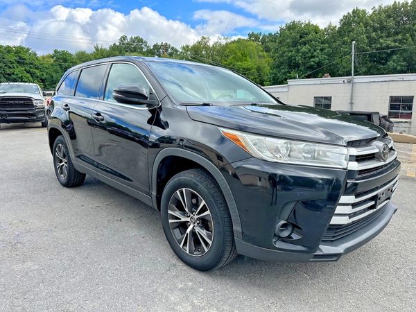 2019 TOYOTA HIGHLANDER LE/LE Plus