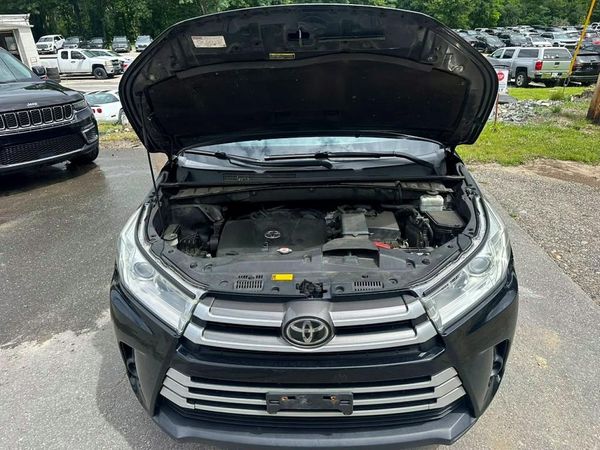 2019 TOYOTA HIGHLANDER LE/LE Plus