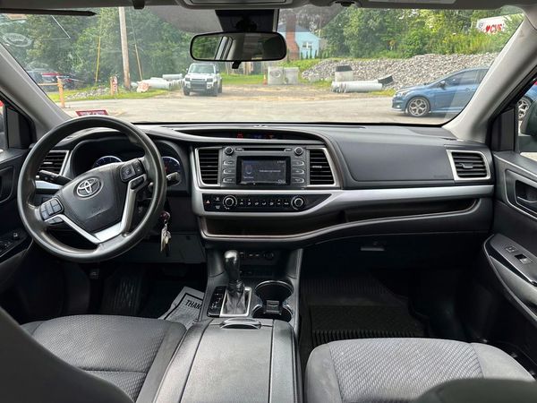 2019 TOYOTA HIGHLANDER LE/LE Plus