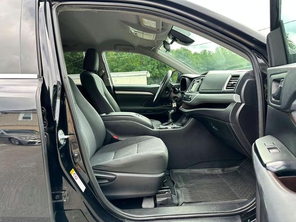 2019 TOYOTA HIGHLANDER LE/LE Plus