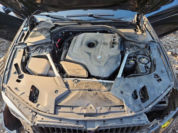 2019 BMW 5 SERIES xDrive — Engine bay