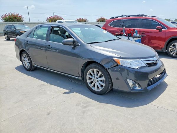 2013 TOYOTA CAMRY — Passenger 3/4