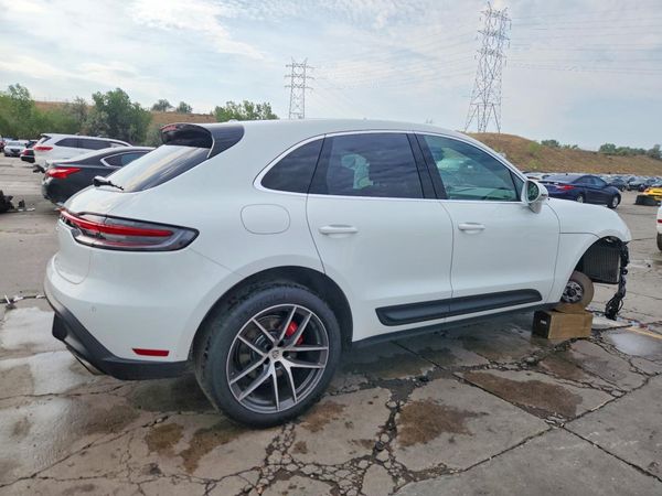 2024 PORSCHE MACAN