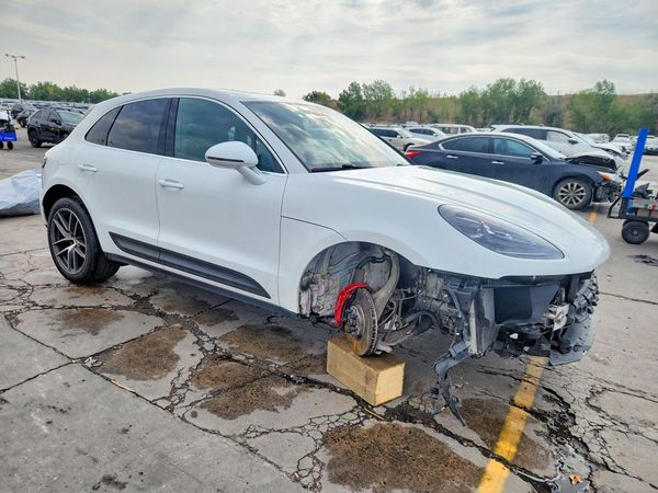 2024 PORSCHE MACAN