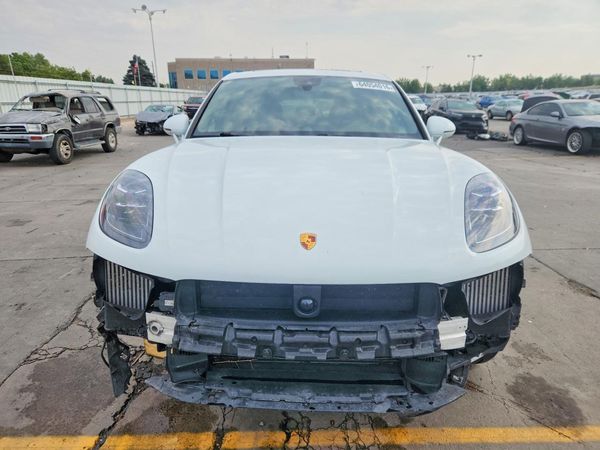 2024 PORSCHE MACAN
