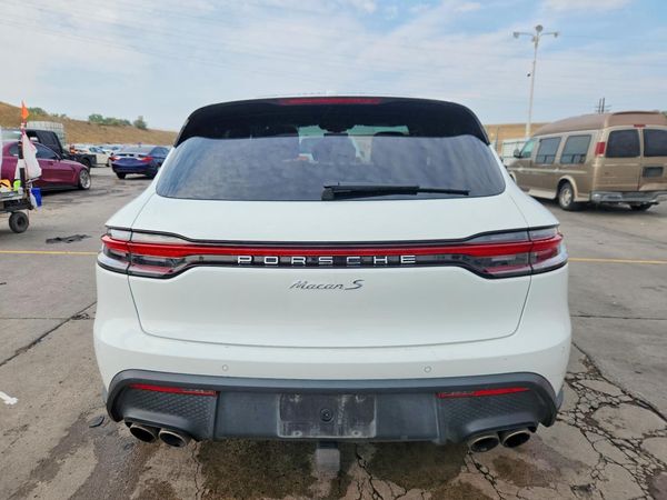 2024 PORSCHE MACAN