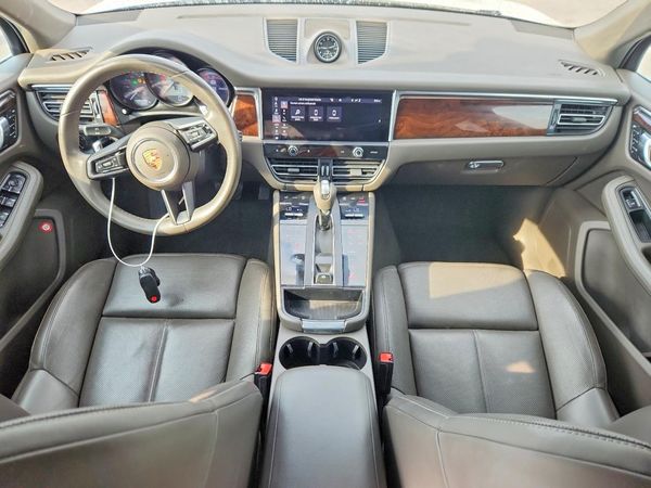 2024 PORSCHE MACAN