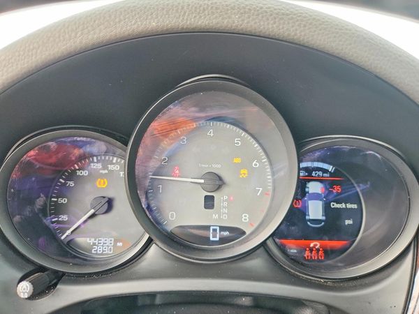 2024 PORSCHE MACAN