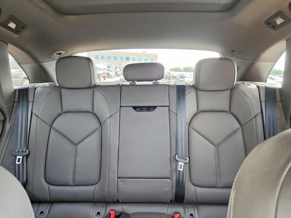 2024 PORSCHE MACAN