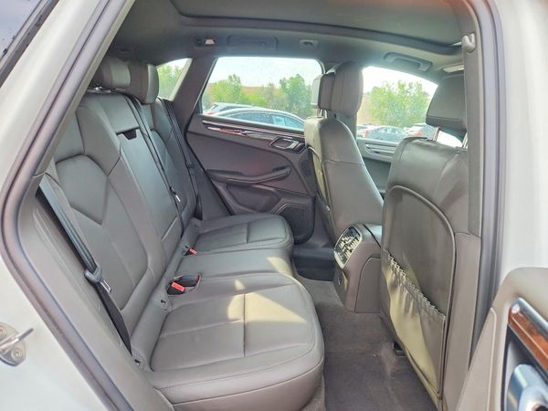 2024 PORSCHE MACAN