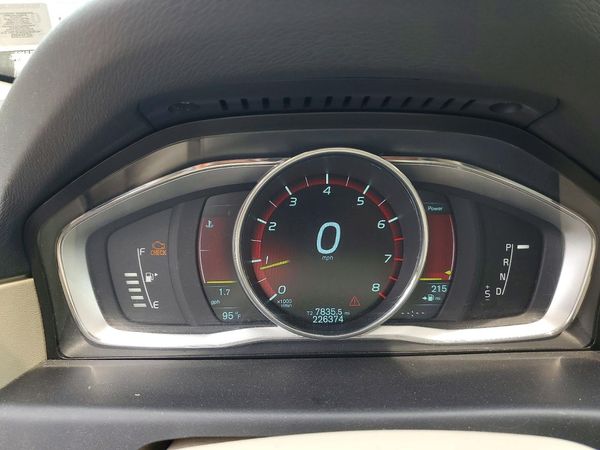 2014 VOLVO XC70