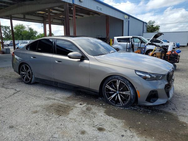 2025 BMW 530