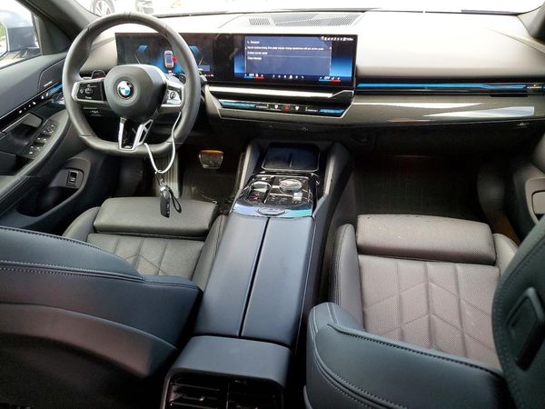 2025 BMW 530