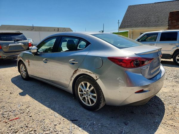 2016 MAZDA 3 SE