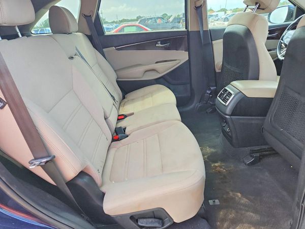 2017 KIA SORENTO L, LX