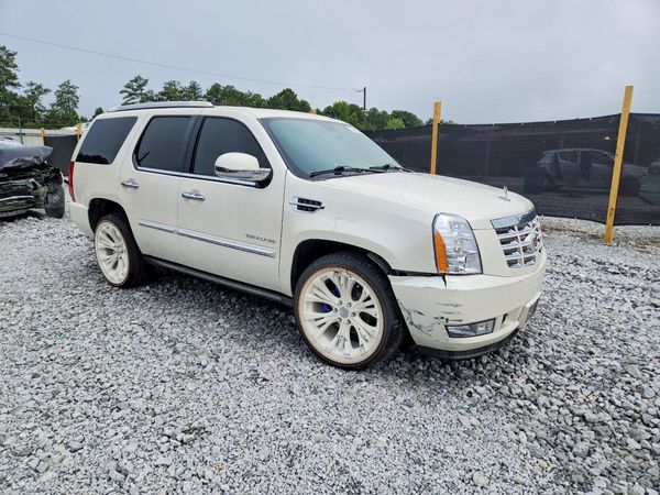 2014 CADILLAC ESCALADE Luxury