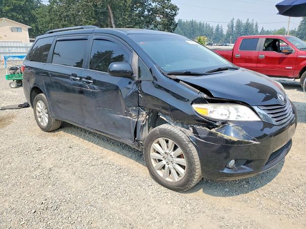 2017 TOYOTA SIENNA