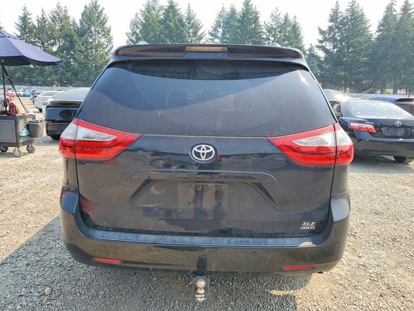 2017 TOYOTA SIENNA