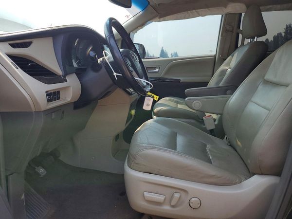 2017 TOYOTA SIENNA