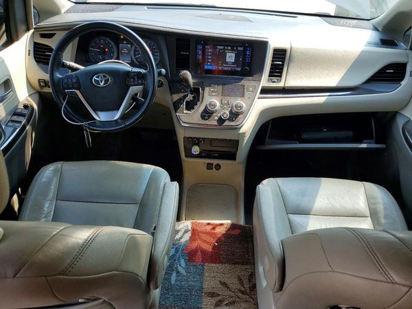 2017 TOYOTA SIENNA