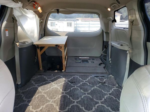 2017 TOYOTA SIENNA