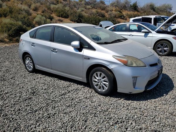 2013 TOYOTA PRIUS — Passenger 3/4