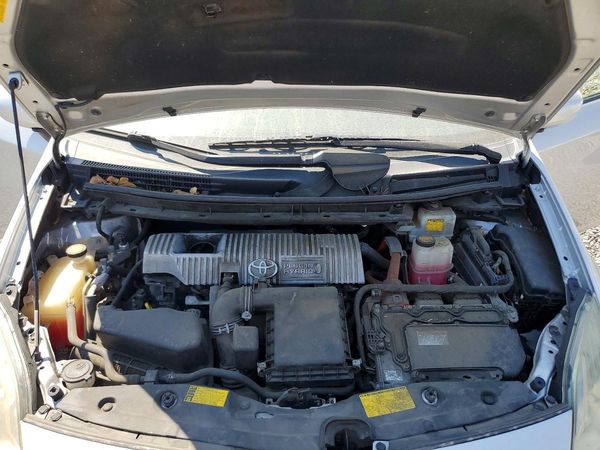 2013 TOYOTA PRIUS — Engine bay