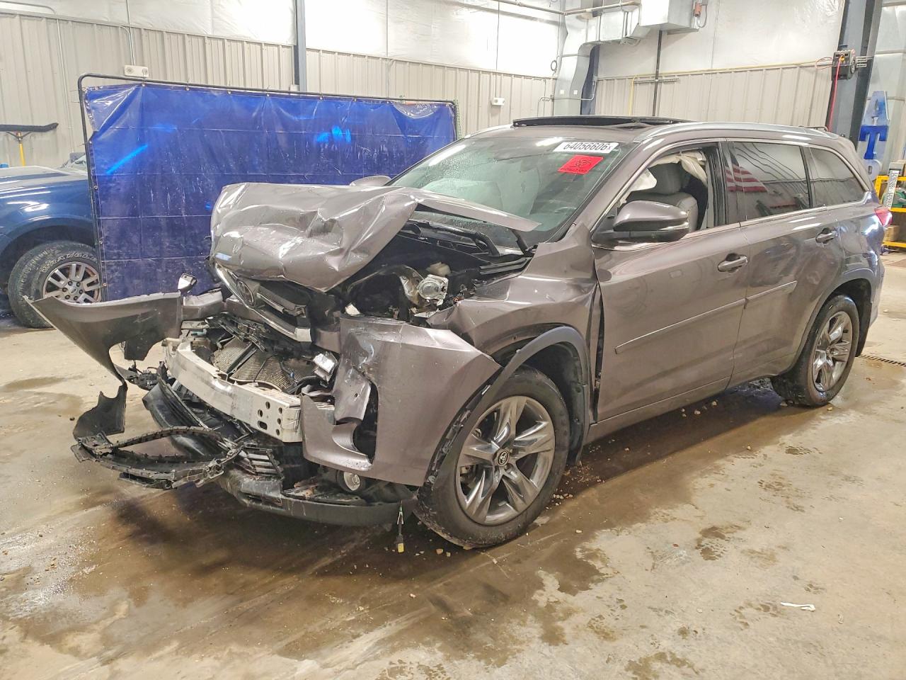 2019 TOYOTA HIGHLANDER Ltd/Ltd Platinum — Front 3/4