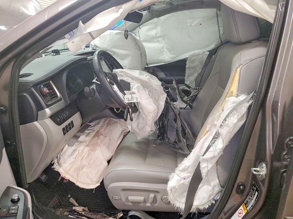 2019 TOYOTA HIGHLANDER Ltd/Ltd Platinum — DENT