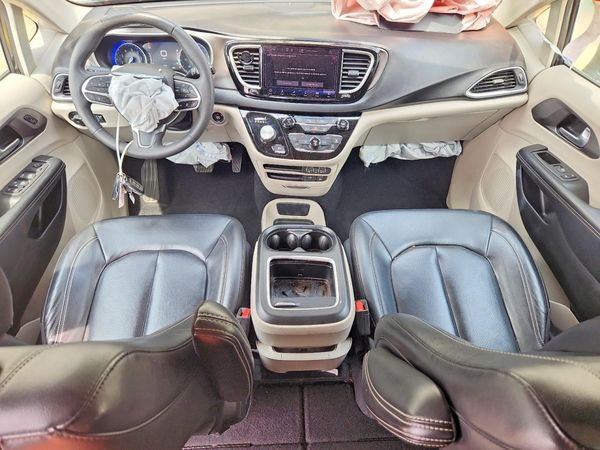 2022 CHRYSLER PACIFICA