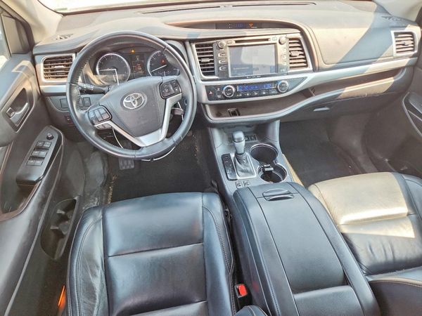 2016 TOYOTA HIGHLANDER