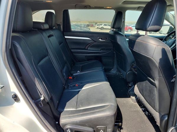 2016 TOYOTA HIGHLANDER