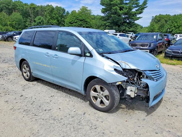 2015 TOYOTA SIENNA