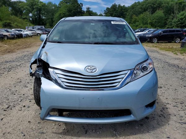 2015 TOYOTA SIENNA