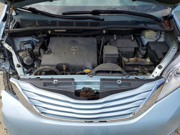 2015 TOYOTA SIENNA