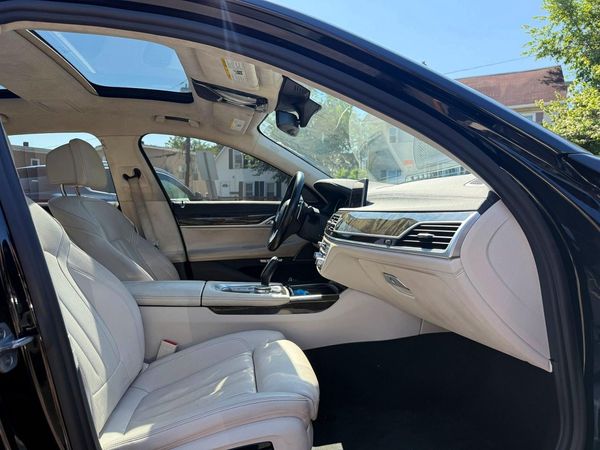 2018 BMW 750 xDrive