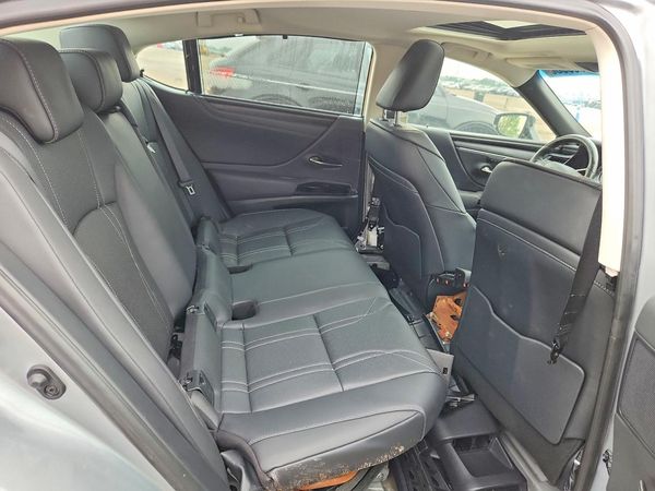 2023 LEXUS ES 300H