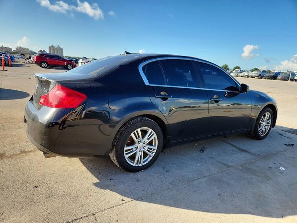 2015 INFINITI Q40