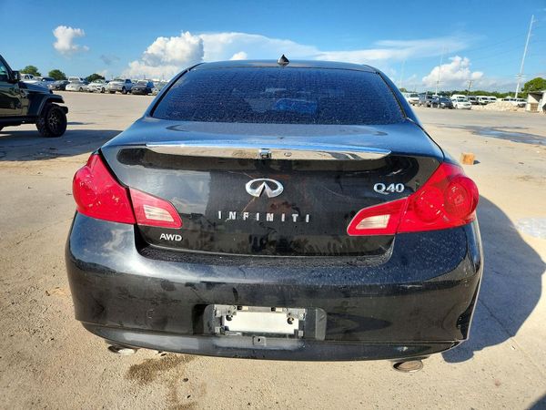2015 INFINITI Q40