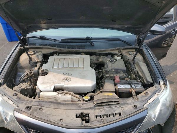 2012 TOYOTA CAMRY — Engine bay
