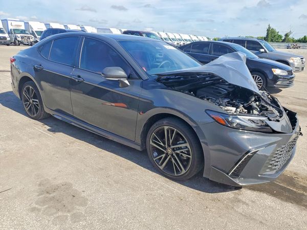 2025 TOYOTA CAMRY — Passenger 3/4