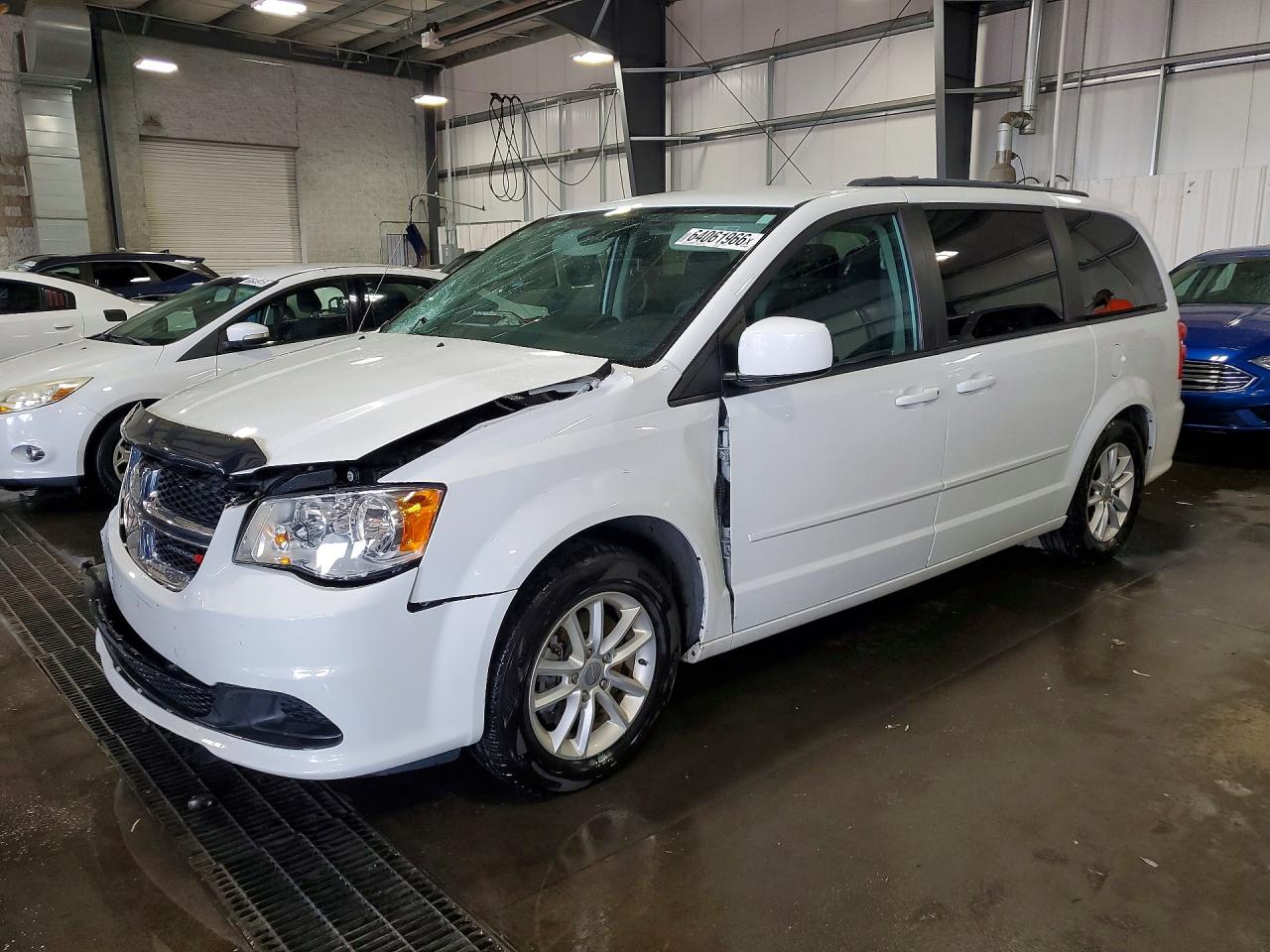 2016 DODGE GRAND CARAVAN SXT — Front 3/4