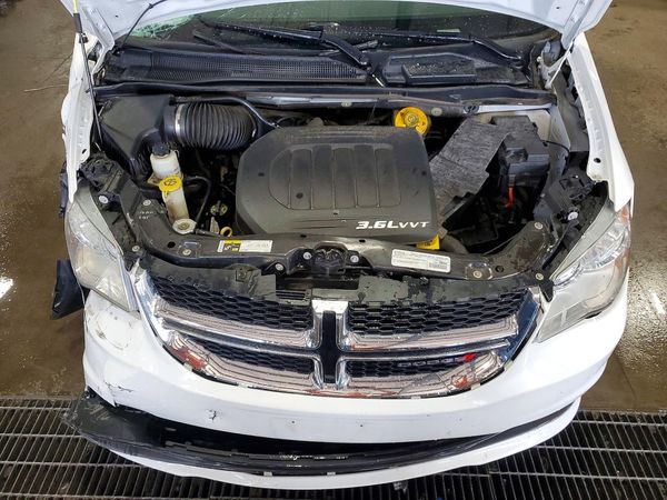 2016 DODGE GRAND CARAVAN SXT — Engine bay