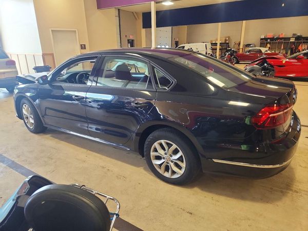2018 VOLKSWAGEN PASSAT