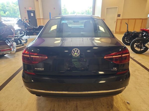 2018 VOLKSWAGEN PASSAT
